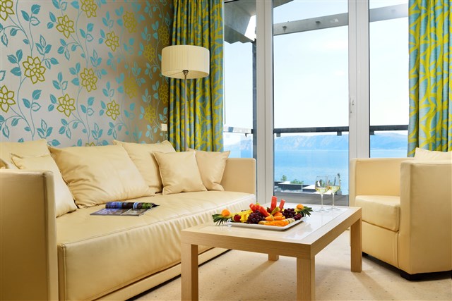 Hotel WYNDHAM GRAND Resort - dvoulůžková ložnice a denní místnost - typ Suita 2(+1) Junior M