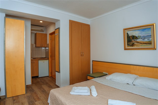 Hotel SAVOJO - třílůžková místnost - typ STUDIO 3(+0) BM 1.patro