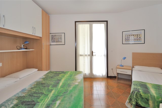 Villaggio TIVOLI - třílůžková ložnice a denní místnost - typ APT. 3+2 B