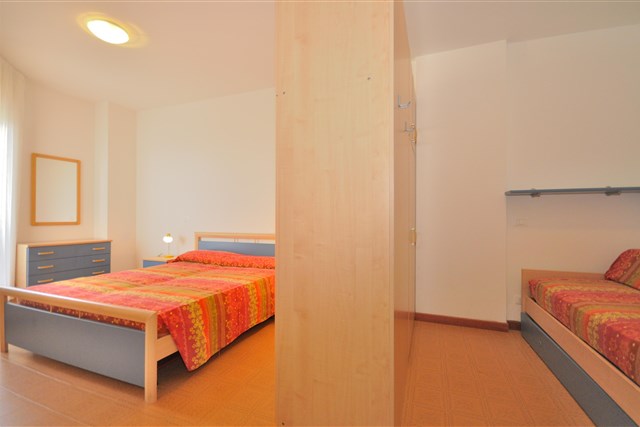 Rezidence CORSO - čtyřlůžková ložnice a denní místnost - typ APT. 4+2 B