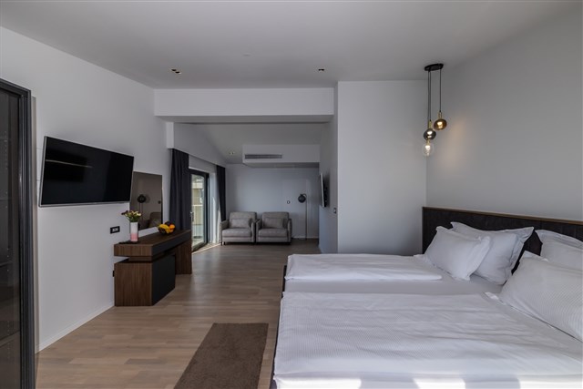Hotel MARELLO - dvoulůžkový pokoj s možností dvou přistýlek - typ 2+2 BM SV-SUPERIOR