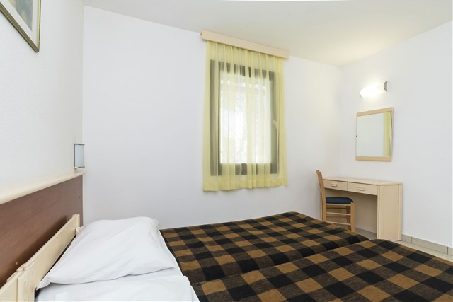 Apartmány KANEGRA Plava Laguna - dvě dvoulůžkové ložnice s oddělenými lůžky, denní místnost - typ BUNGALOV 4+2(+1)