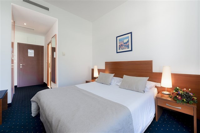 Hotel VIS - dvoulůžkový pokoj s možností přistýlky - typ 2(+1) BM