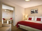 LOPAR SUNNY HOTEL - dvoulůžková ložnice a denní místnost - typ 2(+3) J.FAM SUITE
