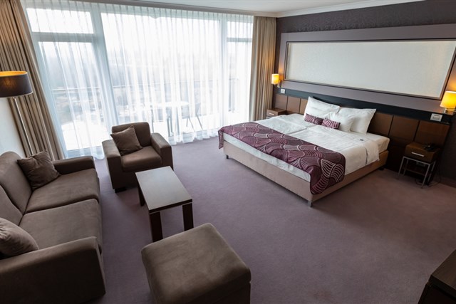 Hotel AQUAWORLD RESORT BUDAPEST - dvoulůžkový pokoj se 2 přistýlkami pro děti do 14 let nebo s 1 přistýlkou pro osobu od 14 let - typ 2(+2) JUNIOR SUITE
