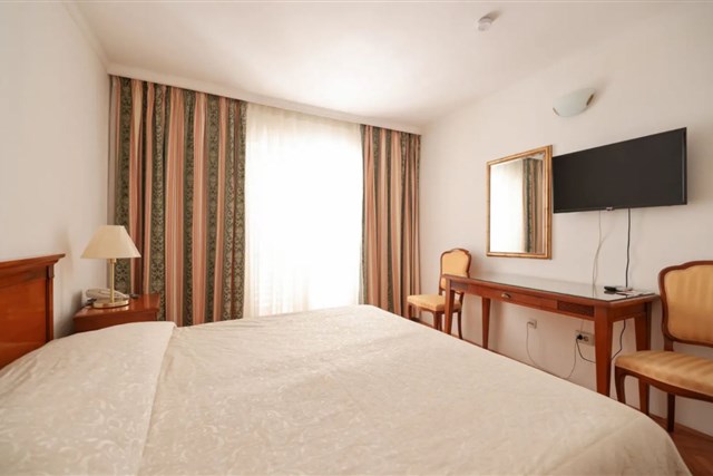 Hotel VAL (ex. JADRAN) - dvoulůžkový pokoj s možností přistýlky - typ 2(+1) BM Comfort - DEP.
