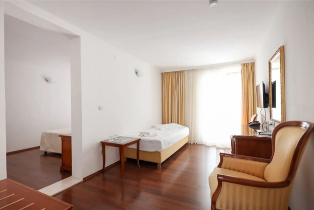 Hotel VAL (ex. JADRAN) - dvoulůžkový pokoj s možností dvou přistýlek - typ 2+2 BM FAMILY - DEP.