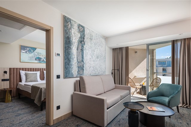 Hotel AMINESS MAESTRAL - dvoulůžkový pokoj a denní místnost - typ Suita 2(+2) BM