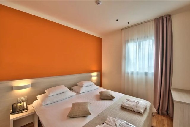 Hotel CRVENA LUKA - dvoulůžkový pokoj s možností přistýlky - typ 2(+1) BM-Su