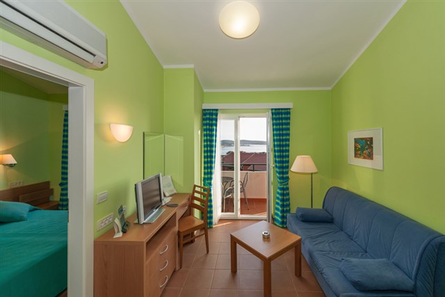 Apartmány KOVERSADA - dvoulůžková ložnice a denní místnost - typ APT. A2+1 B