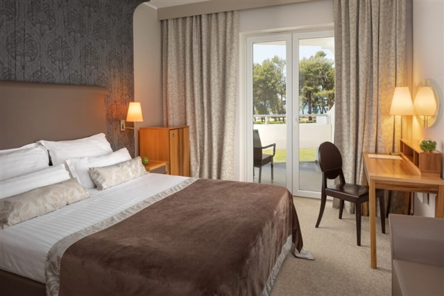Hotel CORAL Plava Laguna - dvoulůžkový pokoj s francouzským lůžkem - typ 2(+0) BM-FB