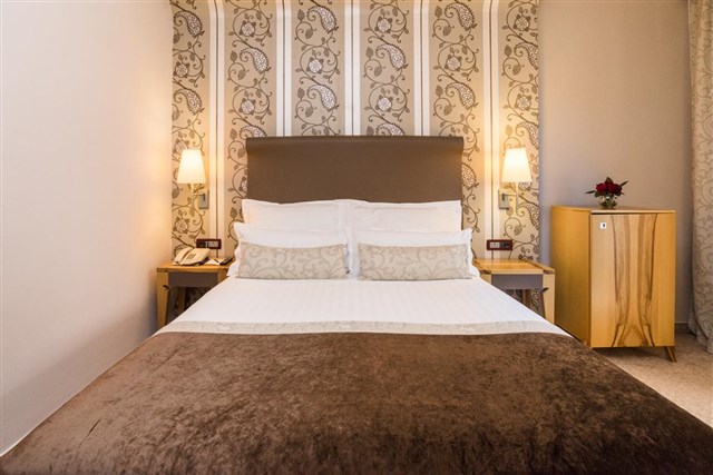 Hotel CORAL Plava Laguna - dvoulůžkový pokoj s francouzským lůžkem - typ 2(+0) B-FB