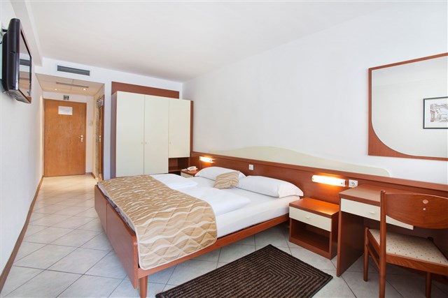 Hotel NARCIS - dvoulůžkový pokoj s možností dvou přistýlek - typ 2(+2) BM