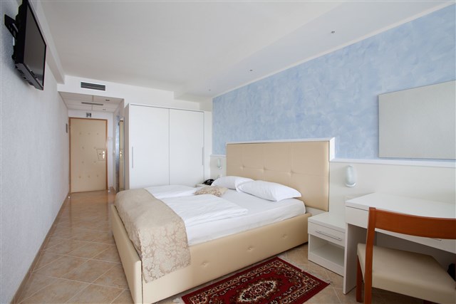 Hotel MIMOSA / LIDO PALACE - dvoulůžkový pokoj s možností dvou přistýlek - typ 2(+2) BM