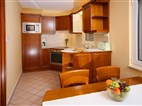 Apartmány BAYSIDE PARK & FONTANA RESORT - dvoulůžkové ložnice a denní místnost - typ APT. 2+2 DELUXE