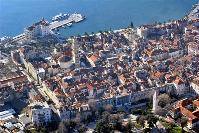 Chorvatsko nejen u moře - Trogir, Split, NP Krka - město Split