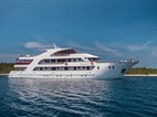 PLAVBA ZA KRÁSAMI JADRANU KL2 - Moderní jachta PREMIUM SUPERIOR o délce cca 35-41 m s prostornou sluneční terasou a klimatizovaným salonem.