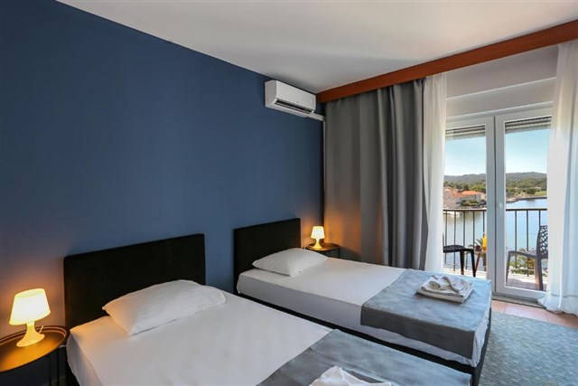 Hotel LUMBARDA - dvě lůžkové ložnice a denní místnost - typ 2+2 BM