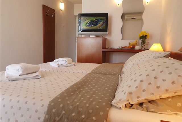 Hotel BRZET s výletem po řece Cetina v ceně - dvoulůžkový pokoj - typ 2(+1) B