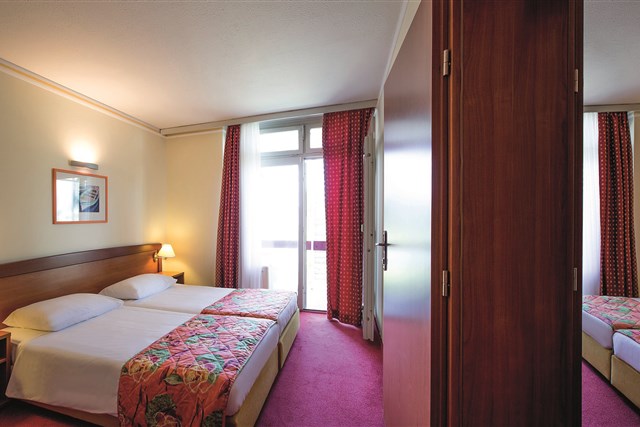 SOLARIS Hotel NIKO - dva dvoulůžkové pokoje - typ 2+2 B