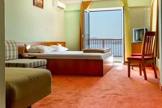 Hotel ZAGREB a dep. PINIA - dvoulůžkový pokoj s možností dvou přistýlek - typ 2(+2) BM