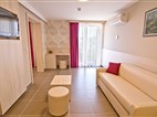 LOPAR SUNNY HOTEL - dvoulůžkový pokoj a denní místnost - typ 2(+2) J.FAM SUITE