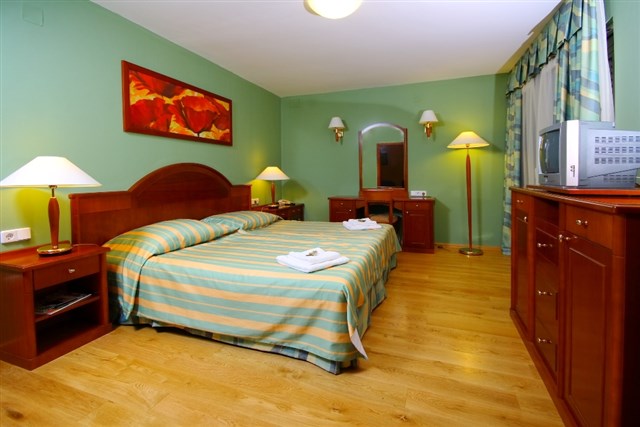 Apartmány BAYSIDE PARK/FONTANA RESORT - dvě dvoulůžkové ložnice a denní místnost - typ APT. 4+2 DELUXE
