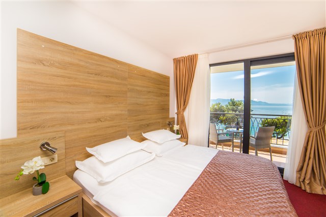 Holiday Resort ANTONIJA,OLIVA,TRITON - dvoulůžkový pokoj s možností přistýlky - typ 2(+1) BM-SW v budově ANTONIJA