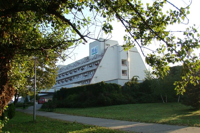 Hotel MÁJ - 