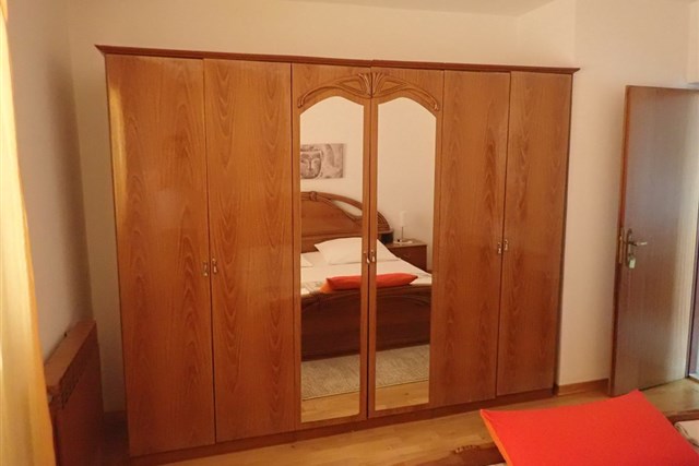 Vila JELENA - čtyři dvoulůžkové pokoje, oddělená prostorná kuchyně a denní místnost - typ APT. 8(+0)