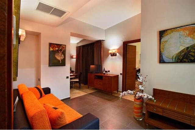 PORTO PLATANIAS BEACH RESORT & SPA - Porto Platanias Beach - Executive suite obývací pokoj