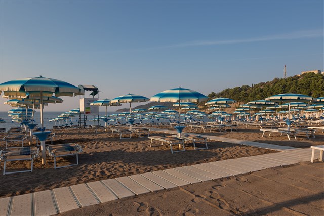 Hotel MEDITERAN - Bečići - pláž